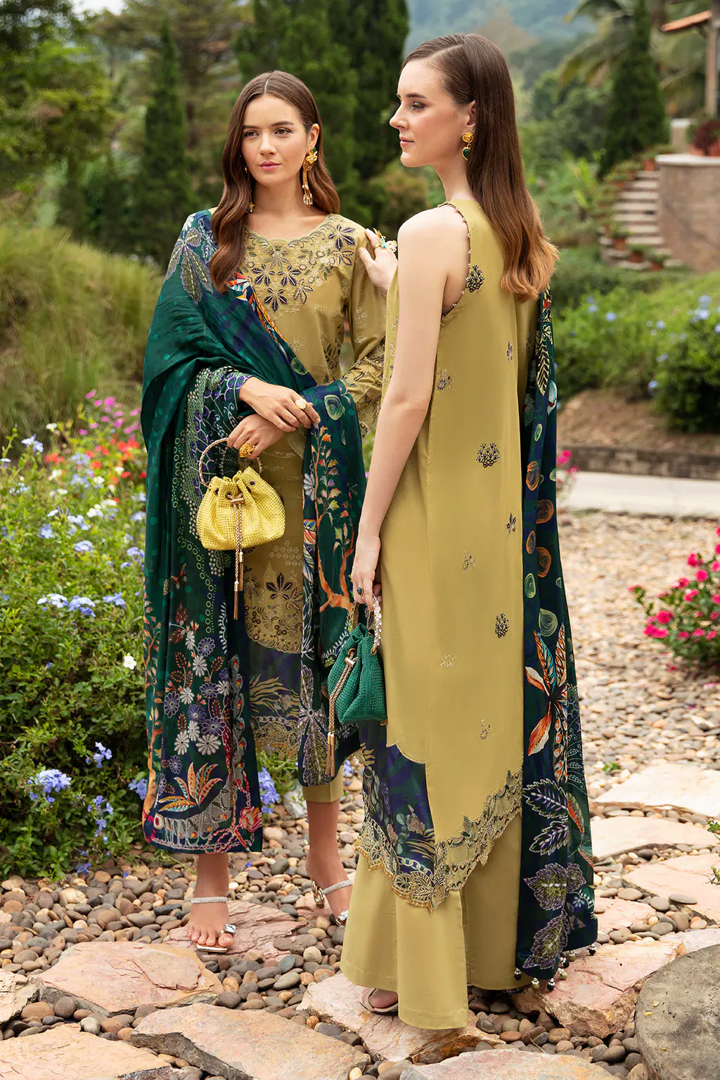 Ramsha Andaaz Luxury Lawn Collection Vol 8 Z-804 - Image 4
