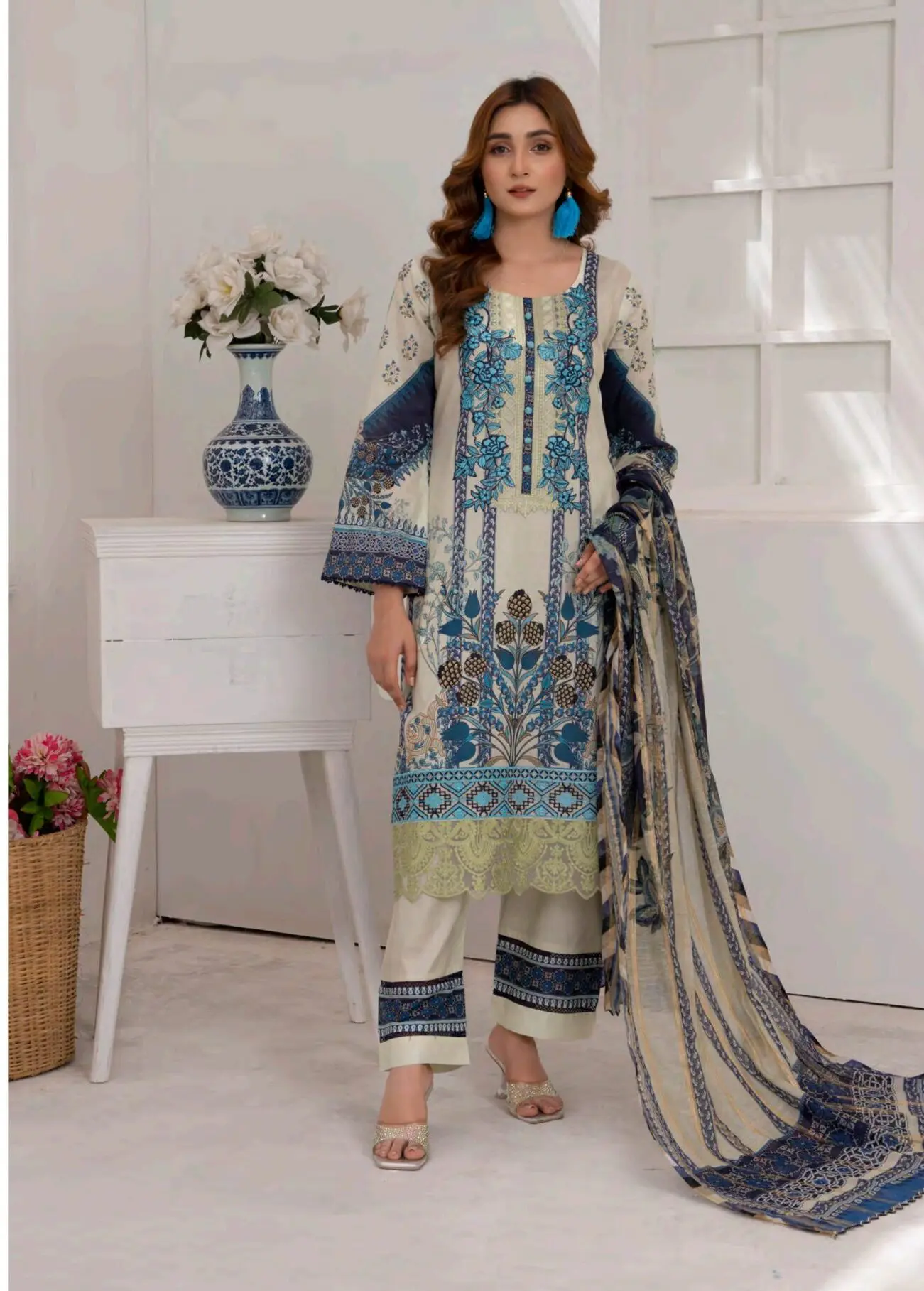 Soni Dresses Luxury Embroidered Lawn Readymade Vol SD44-D3