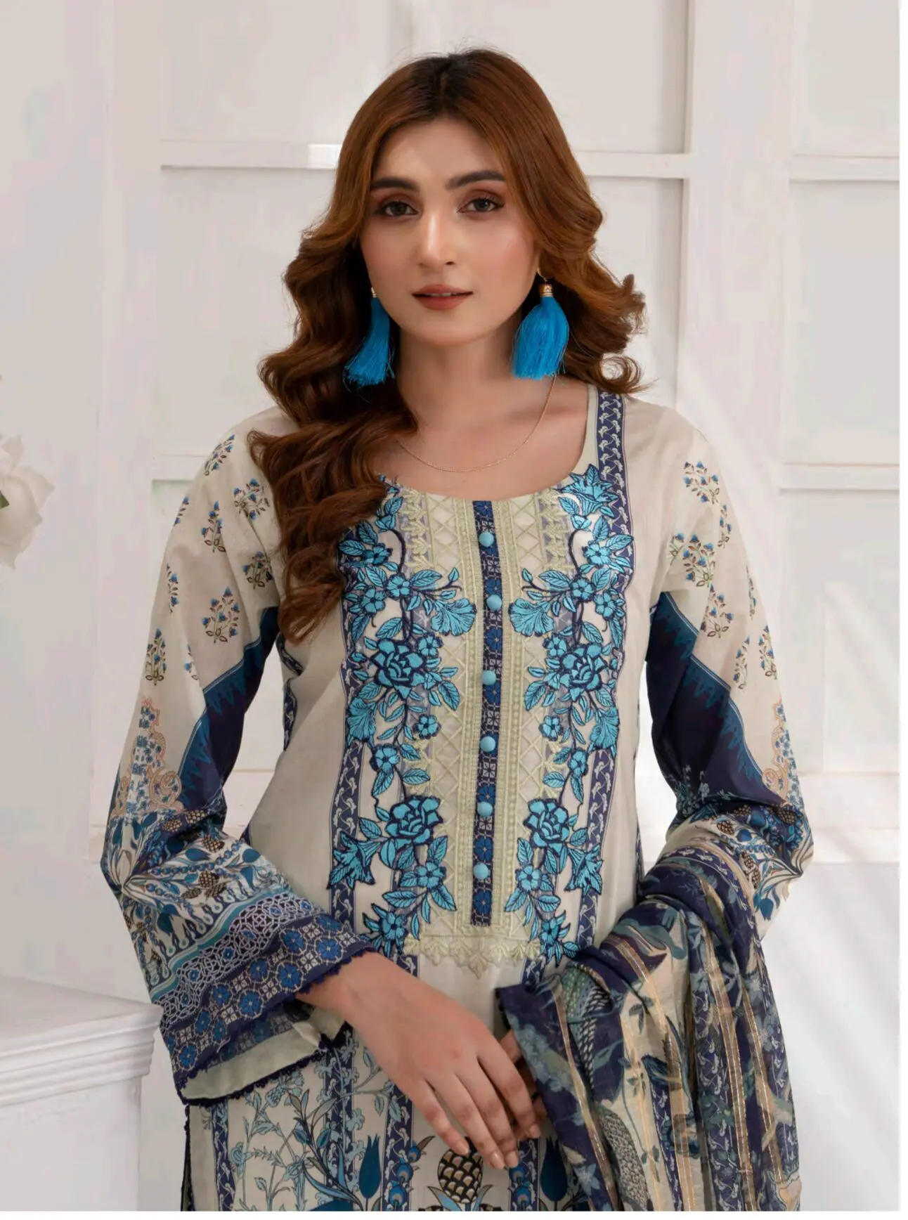 Soni Dresses Luxury Embroidered Lawn Readymade Vol SD44-D3 - Image 4