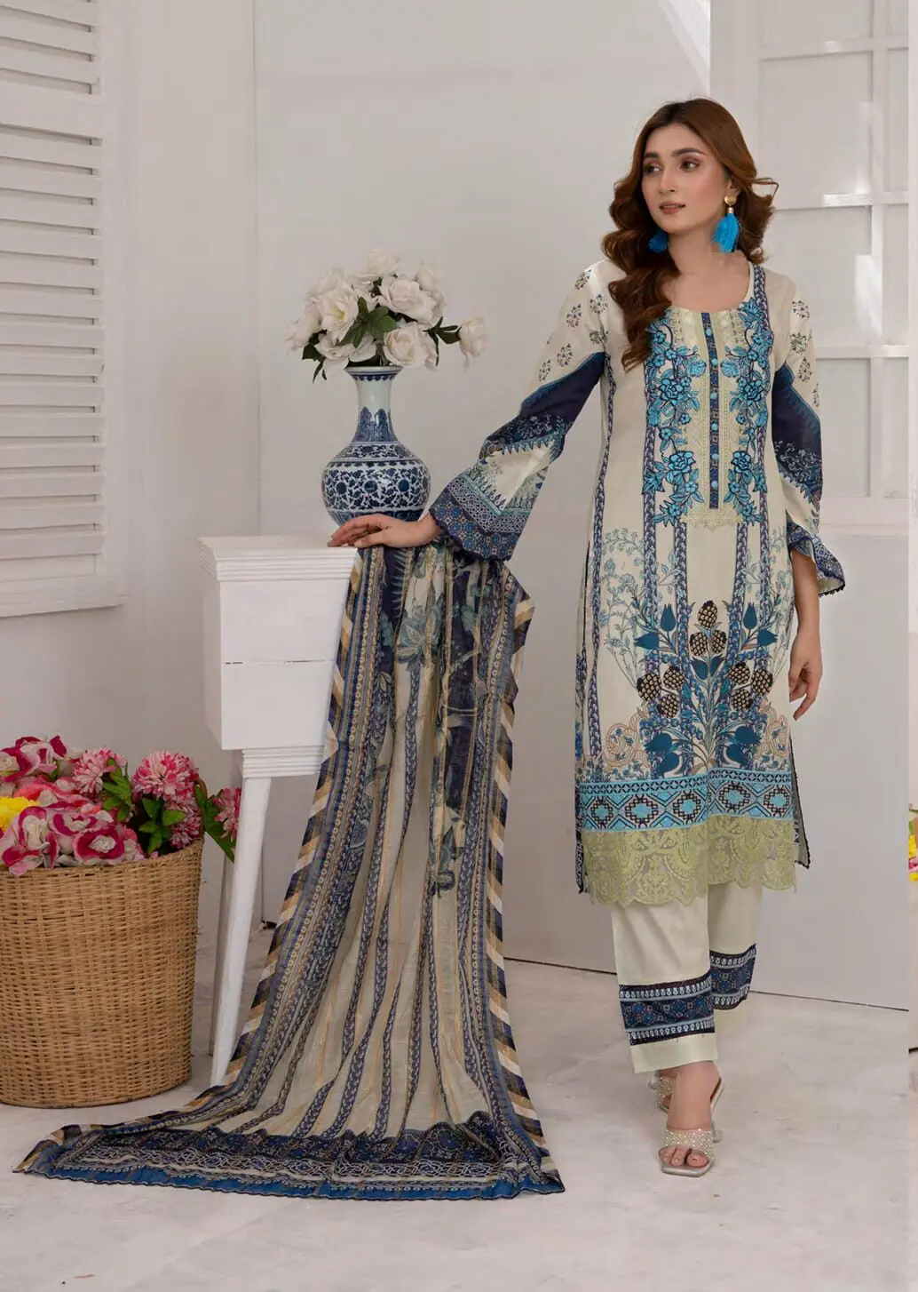 Soni Dresses Luxury Embroidered Lawn Readymade Vol SD44-D3 - Image 5