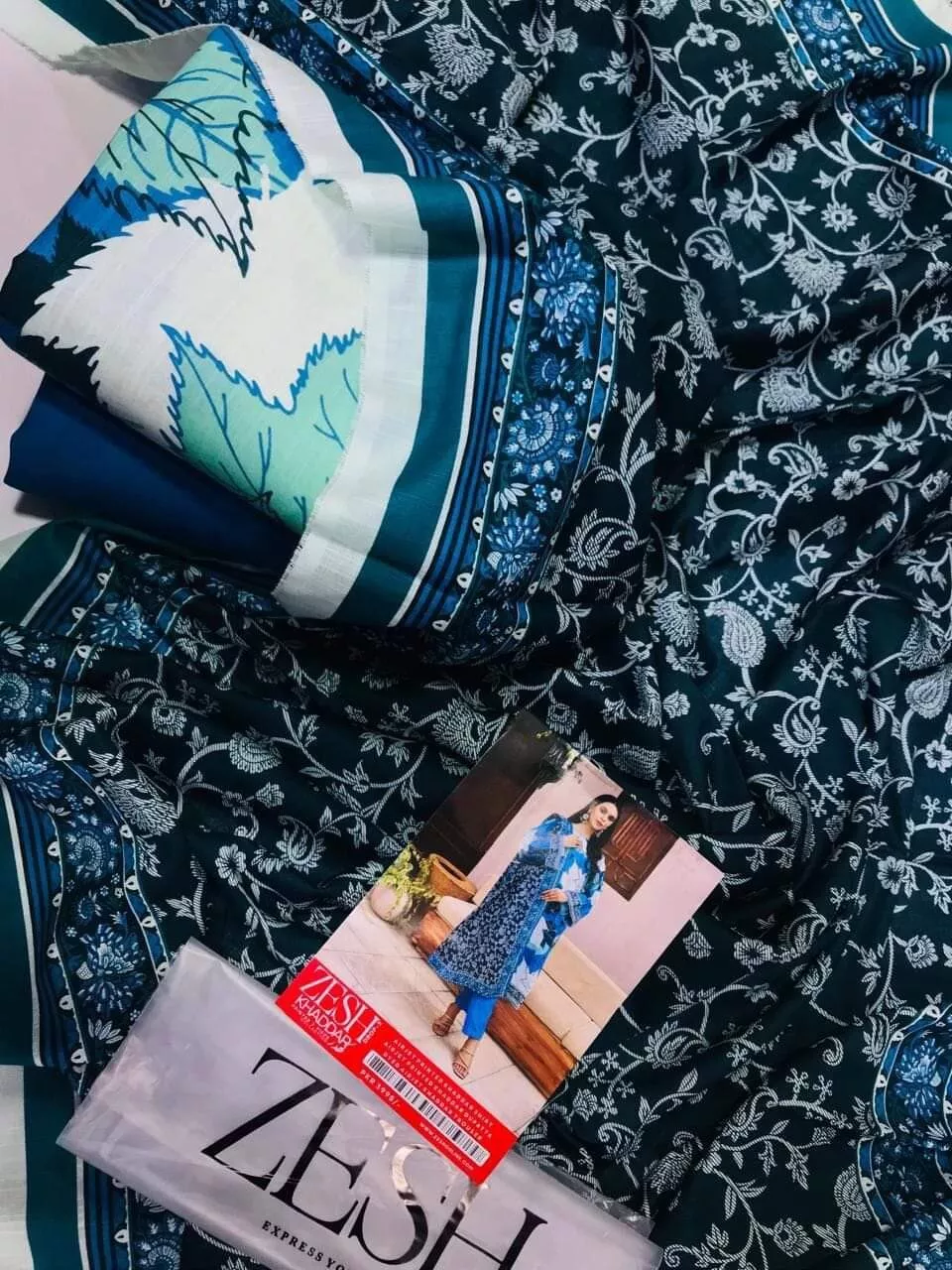 Zesh Printed Khaddar Winter Collection Unstitched D5 - Image 6