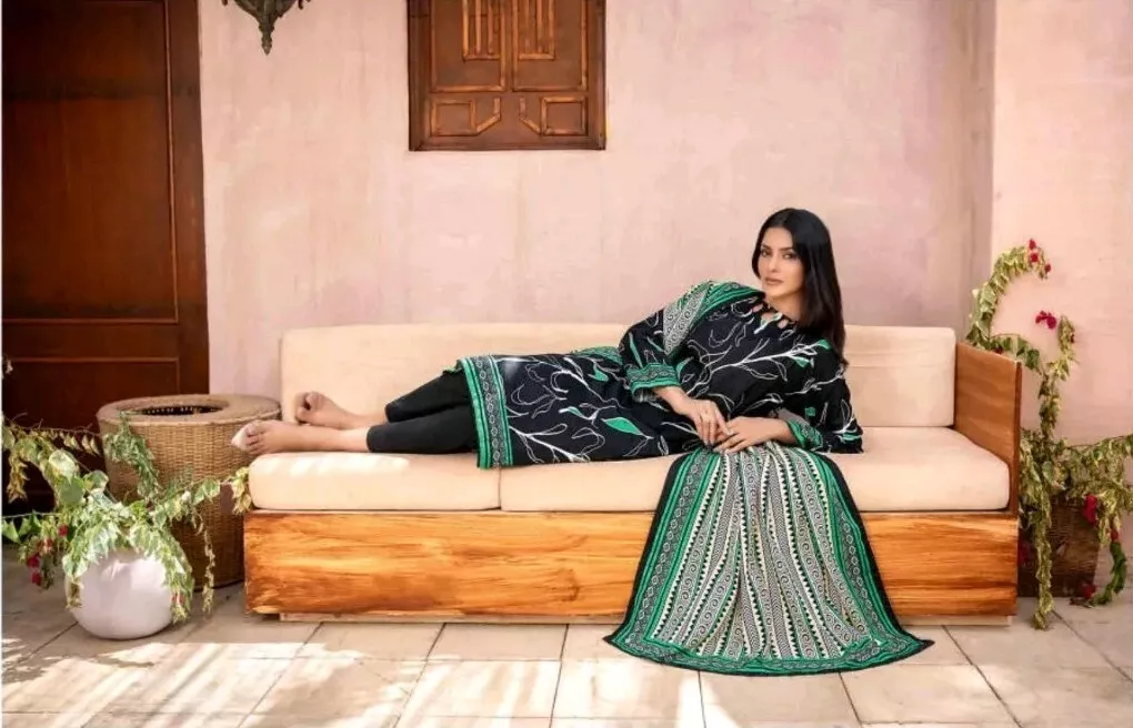 Zesh Printed Khaddar Winter Collection Unstitched D6 - Image 3