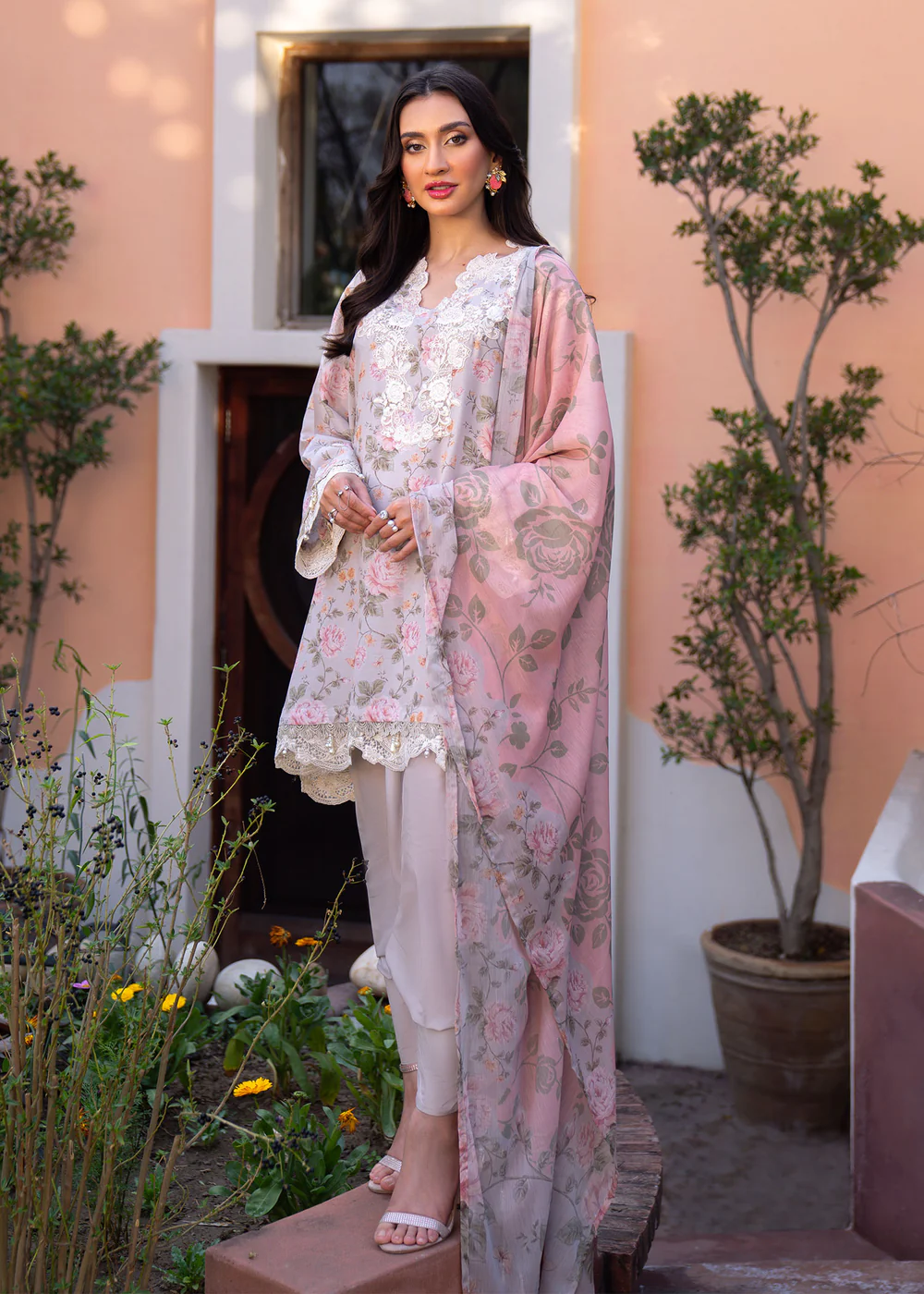 Myeesha | Lamhay Luxury Embroidered Lawn 25 | Kanwal