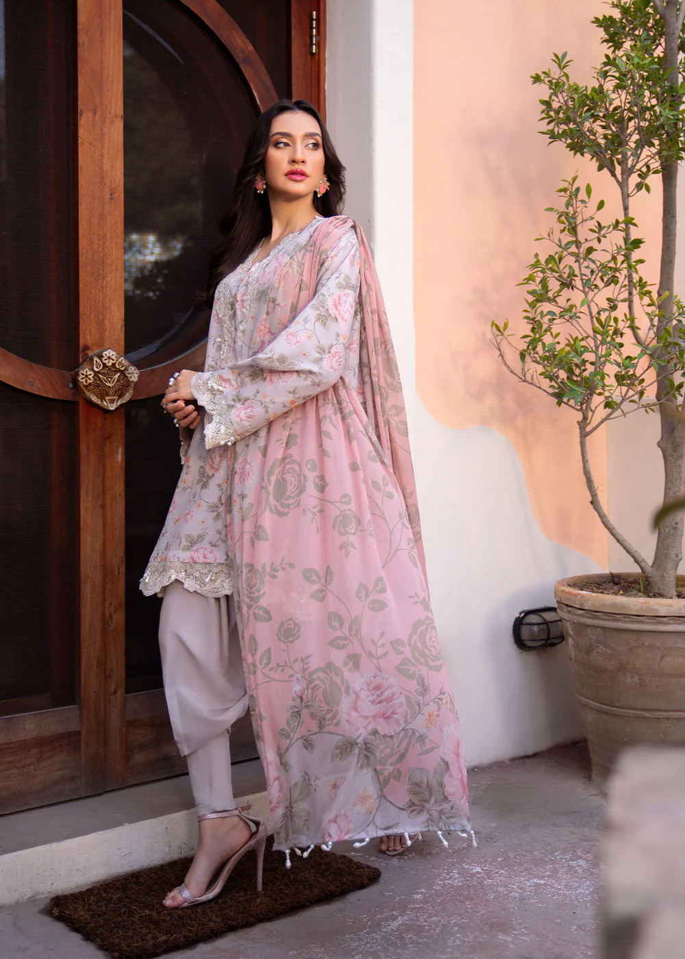 Myeesha Lamhay -Kanwal short 7