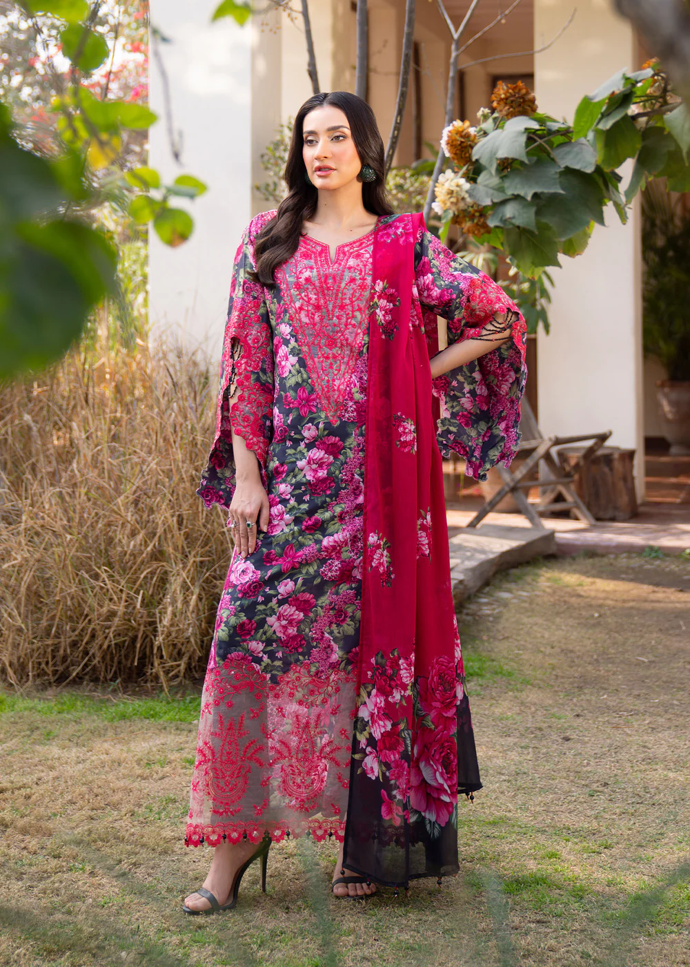 Myeesha | Lamhay Luxury Embroidered Lawn 25 | Naghma