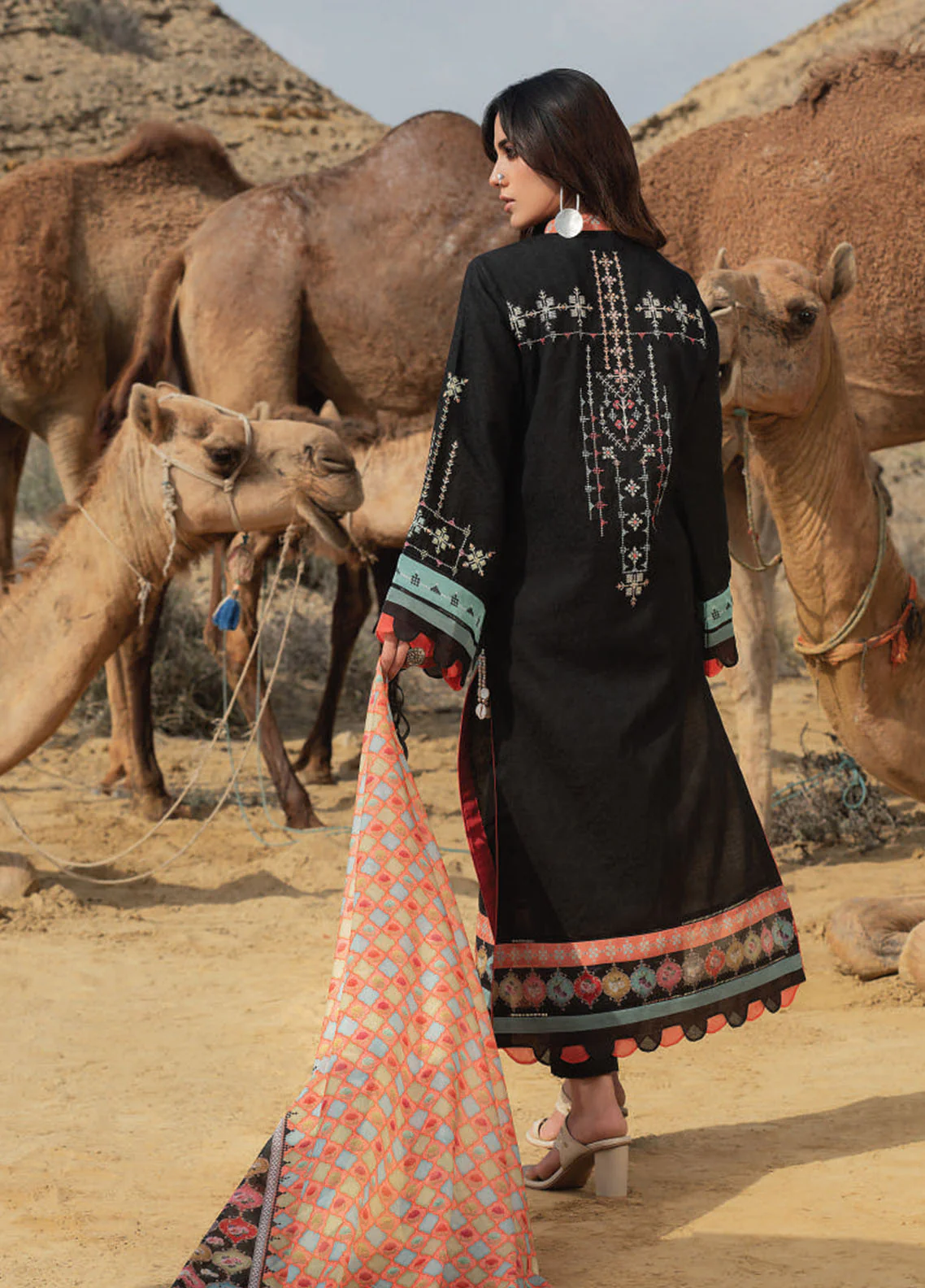 Wardha Saleem | Luxury Embroidered Lawn | HEER D-02 - Image 3