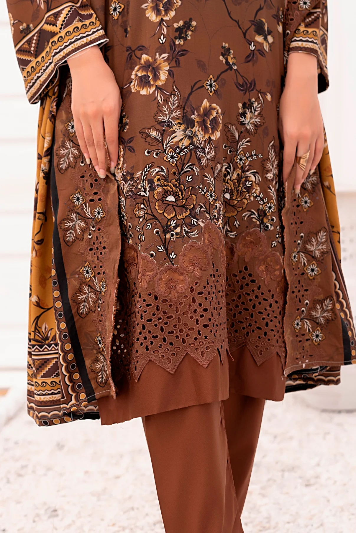 Lamisah Bin Naeem Staple Bana Dora Royal Embroidery D-01 - Image 4